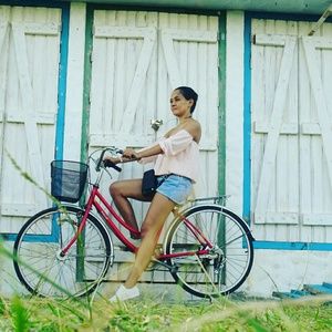 Meet your Posher, Shirley